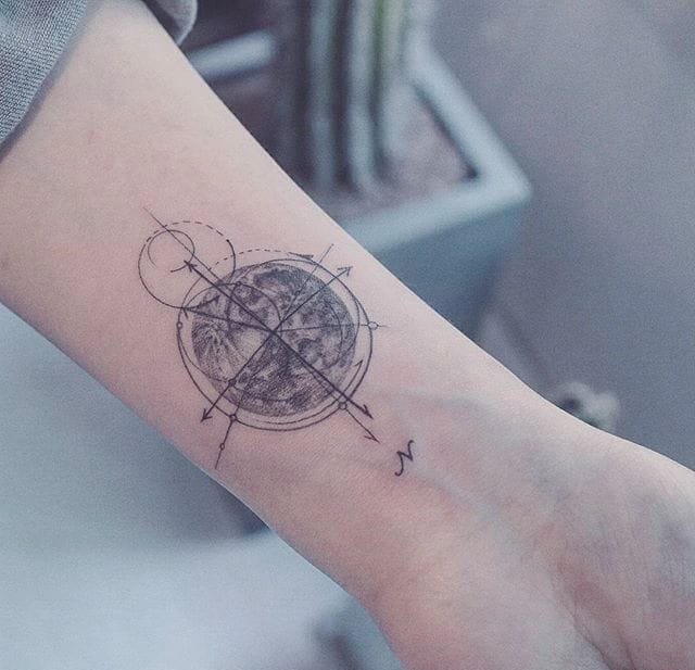 点击大图看下一张：唯美的微观世界小星球纹身图案来自Baam