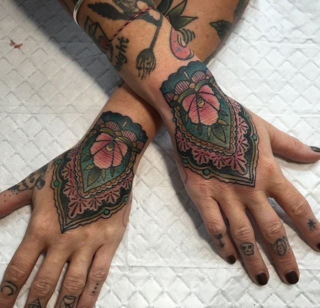 点击大图看下一张：美丽的小清新花和植物纹身图案来自蒂莉