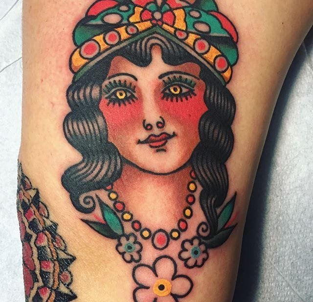 点击大图看下一张：热闹的传统美女纹身图案来自迈克·苏亚雷斯
