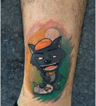 点击大图看下一张：腿上的个性卡通灰太狼纹身图片