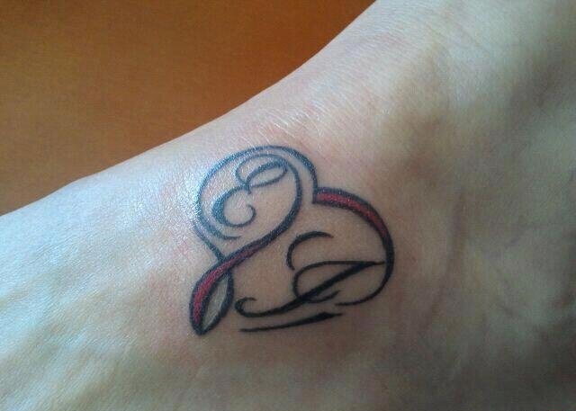 点击大图看下一张：多款漂亮的花体字纹身图案