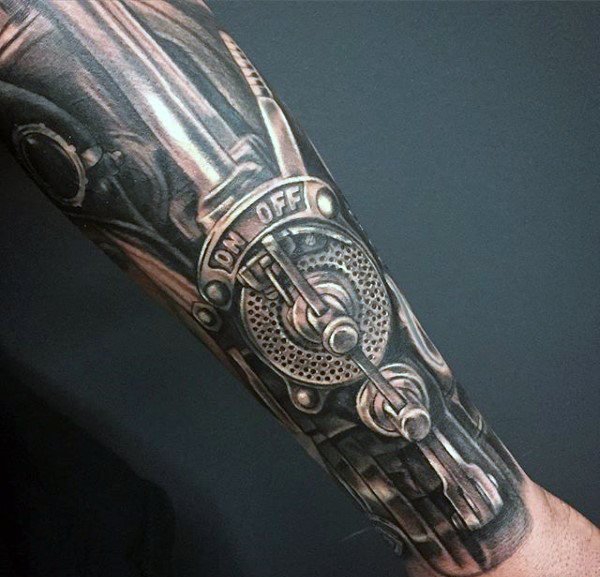 点击大图看下一张：让人感觉无比有力的男性生物机械花臂纹身图案