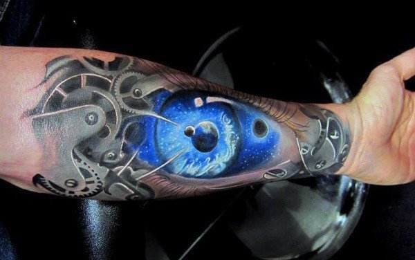 点击大图看下一张：让人感觉无比有力的男性生物机械花臂纹身图案