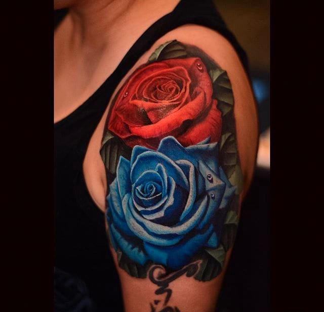 点击大图看下一张：逼真的超现实主义花纹身图案来自纹身师莫拉莱斯