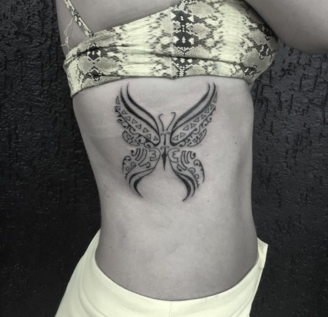 点击大图看下一张：美丽的女性都喜欢的漂亮的蝴蝶纹身图案