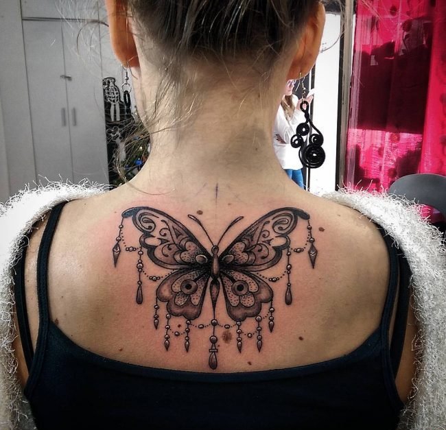 点击大图看下一张：美丽的女性都喜欢的漂亮的蝴蝶纹身图案