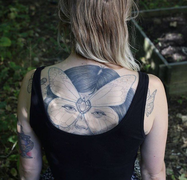 点击大图看下一张:美丽的女性都喜欢的漂亮的蝴蝶纹身图案