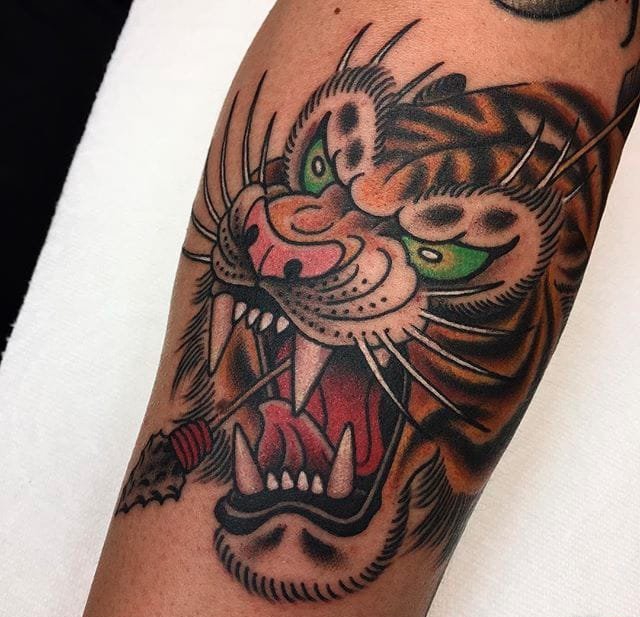 点击大图看下一张：邪恶的传统纹身动物图案纹身来自纹身师弗兰基