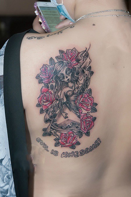 点击大图看下一张：花海美女创意后背纹身图案