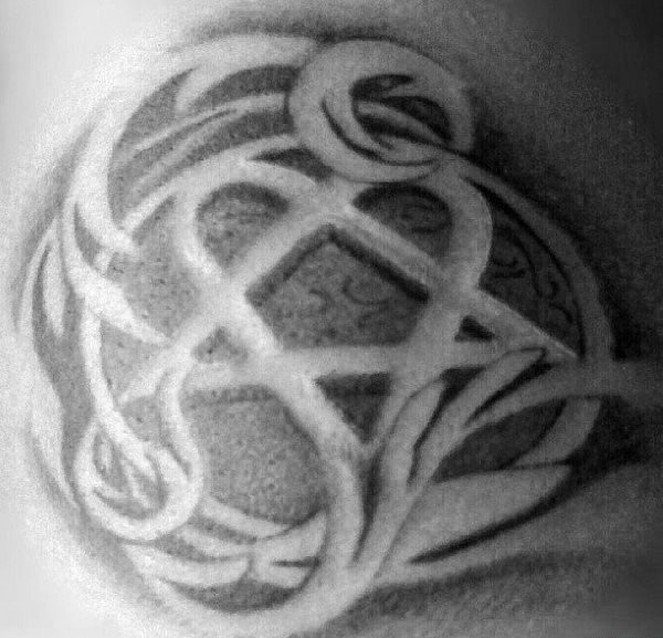 点击大图看下一张：多款男性奇特的心形似五角星标记纹身图案