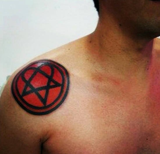 点击大图看下一张：多款男性奇特的心形似五角星标记纹身图案