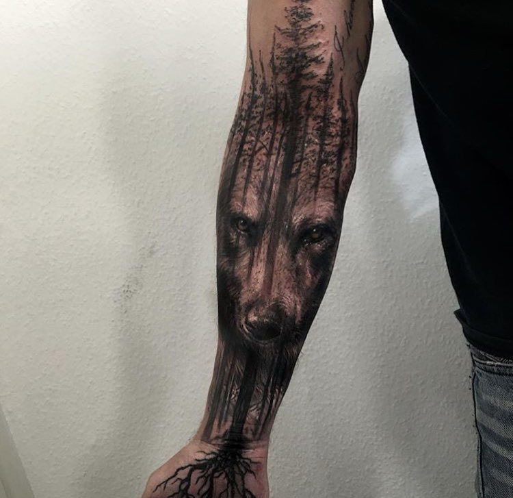 点击大图看下一张：多种风格凶猛的狼纹身图案