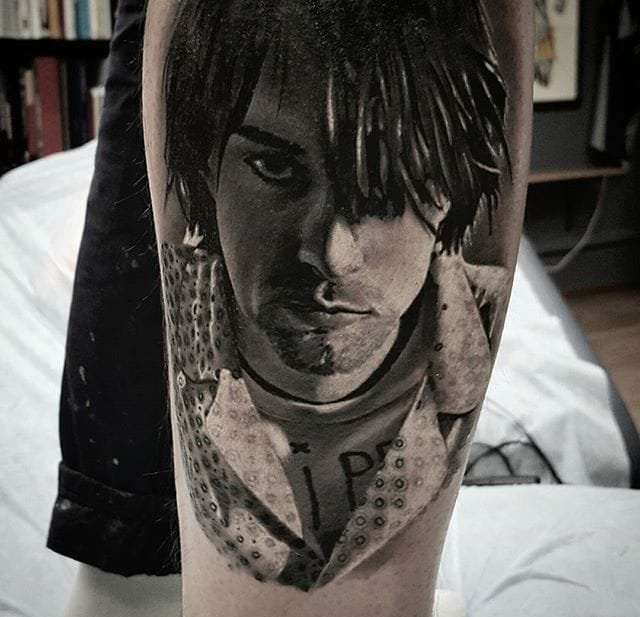 点击大图看下一张：黑灰色超现实主义纹身图案来自纹身师丹尼斯