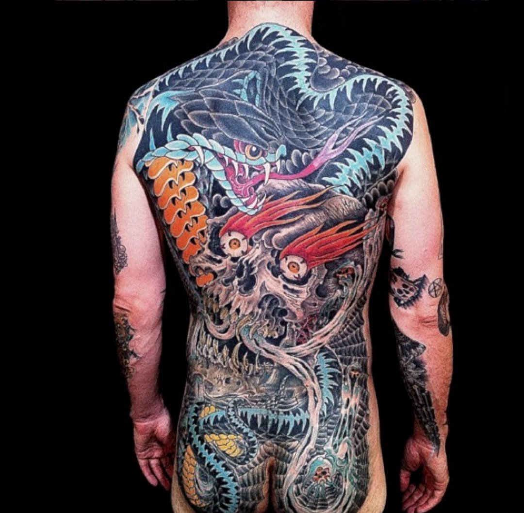 点击大图看下一张：几款帅气的大面积满背纹身图案来自约翰