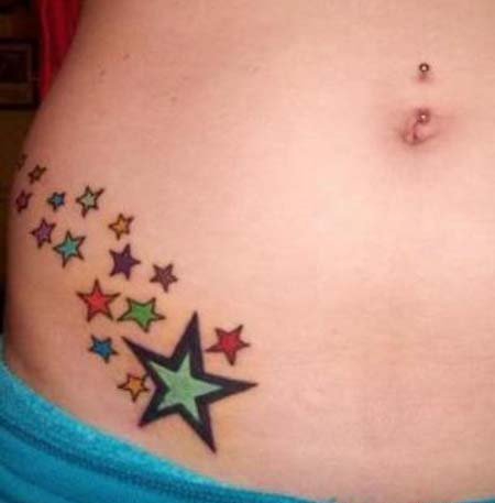 点击大图看下一张：女孩子们性感腹部上漂亮的纹身图案