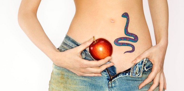 点击大图看下一张:女孩子们性感腹部上漂亮的纹身图案