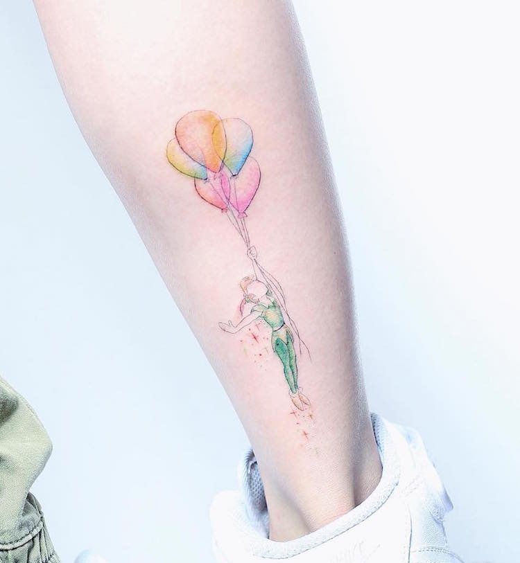 点击大图看下一张:女性身上清新梦幻柔和的水彩纹身图案