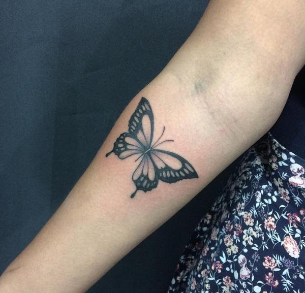 点击大图看下一张：女性手臂上多款美丽的蝴蝶纹身图案