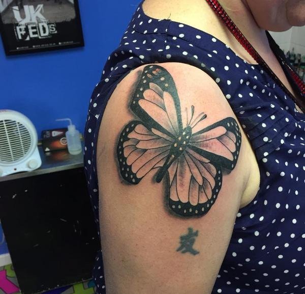 点击大图看下一张：女性手臂上多款美丽的蝴蝶纹身图案