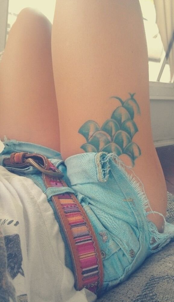 点击大图看下一张：漂亮性感女孩身上美丽的美人鱼纹身图案鱼