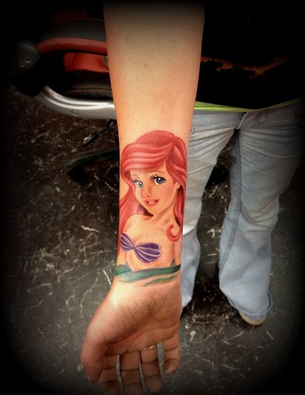 点击大图看下一张：漂亮性感女孩身上美丽的美人鱼纹身图案鱼