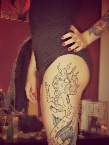 点击大图看下一张:漂亮性感女孩身上美丽的美人鱼纹身图案鱼