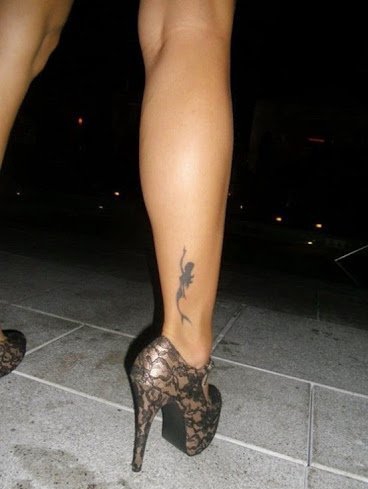 点击大图看下一张：漂亮性感女孩身上美丽的美人鱼纹身图案鱼