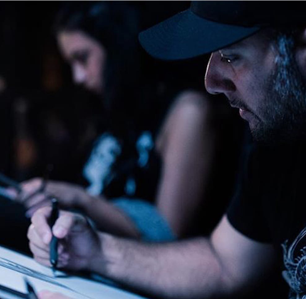 点击大图看下一张:多款黑灰色大面积现实主义风格人物纹身图案来自卡洛斯