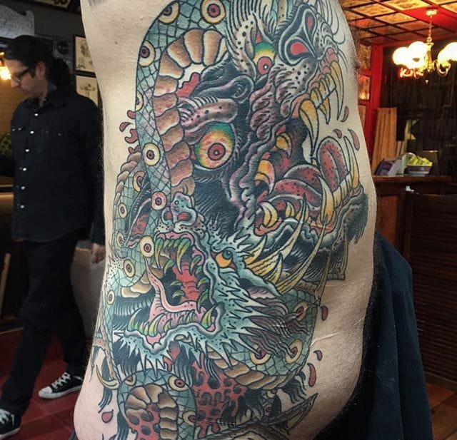 点击大图看下一张:错综复杂和分层设计的传统动物纹身图案