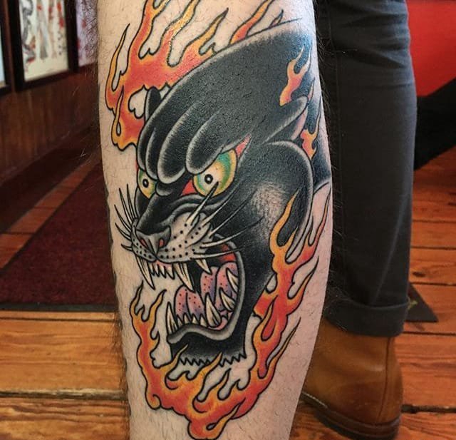 点击大图看下一张：错综复杂和分层设计的传统动物纹身图案