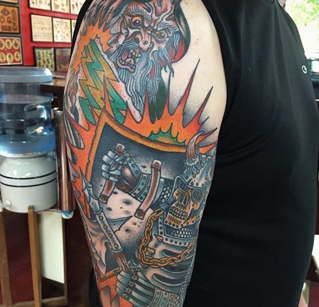 点击大图看下一张：错综复杂和分层设计的传统动物纹身图案