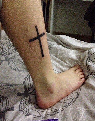 点击大图看下一张：女生喜欢的小清新简约风格十字架纹身图案