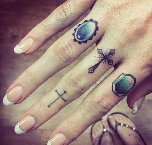 点击大图看下一张：女生喜欢的小清新简约风格十字架纹身图案