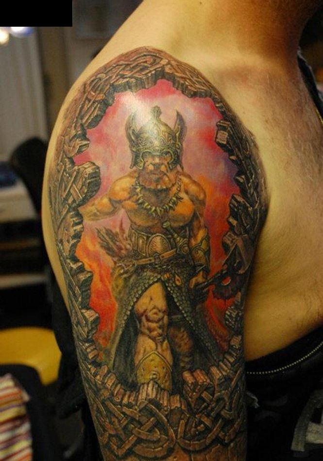 点击大图看下一张：大臂上一张个性欧美人物纹身图案