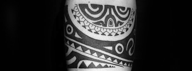 点击大图看下一张：30+款男性帅气的黑色部落图腾纹身图案