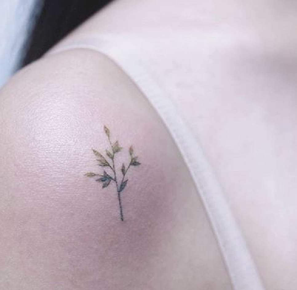 点击大图看下一张：非常小非常可爱的花卉纹身图案女生小清新风格