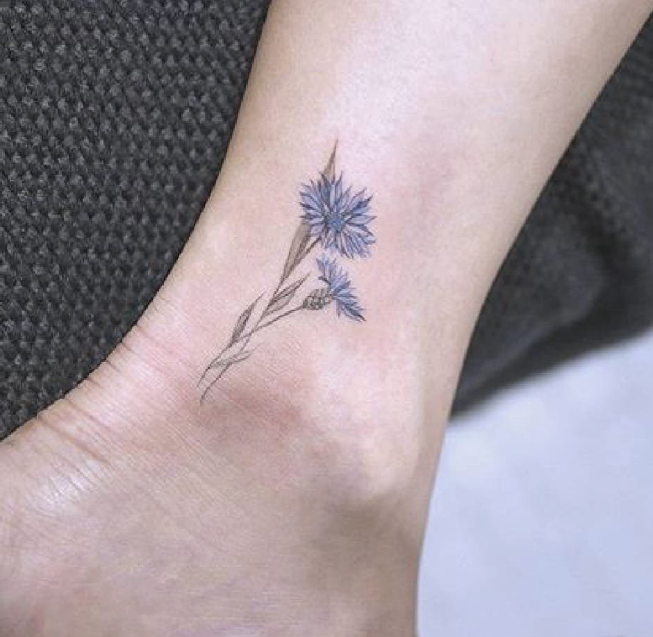 点击大图看下一张：非常小非常可爱的花卉纹身图案女生小清新风格