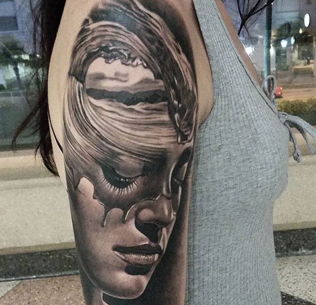点击大图看下一张：黑灰色的人物肖像纹身女人图案来自纹身师雅各布