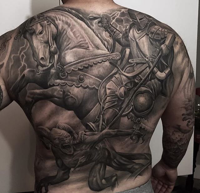点击大图看下一张：巨大的黑灰色满胸纹身图案大全来自纹身师格雷格