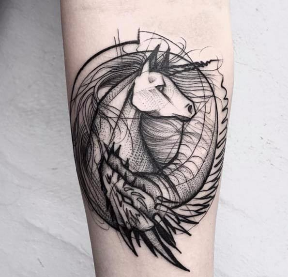 点击大图看下一张:15款精美的素描绘画风格纹身图案