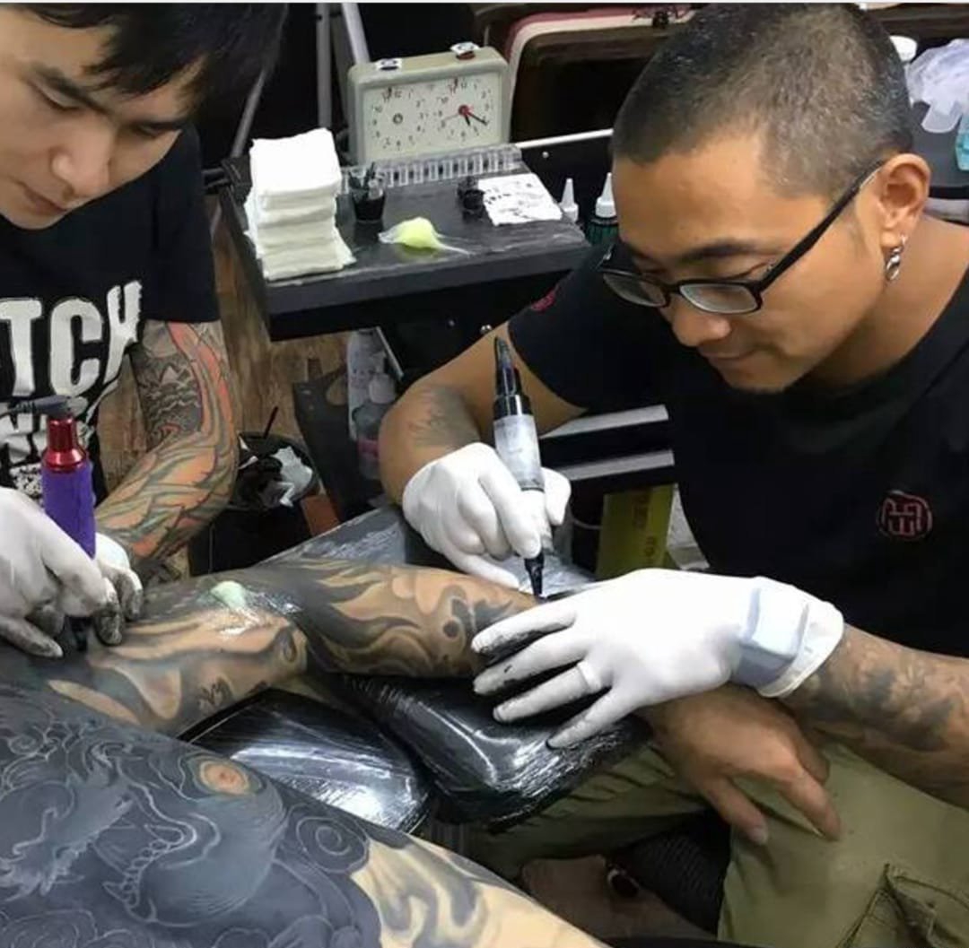 点击大图看下一张：多款黑灰色满背斗战胜佛纹身图案