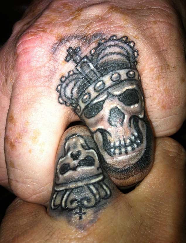 点击大图看下一张:情人同款K&Q的国王皇后的皇冠纹身图案欣赏