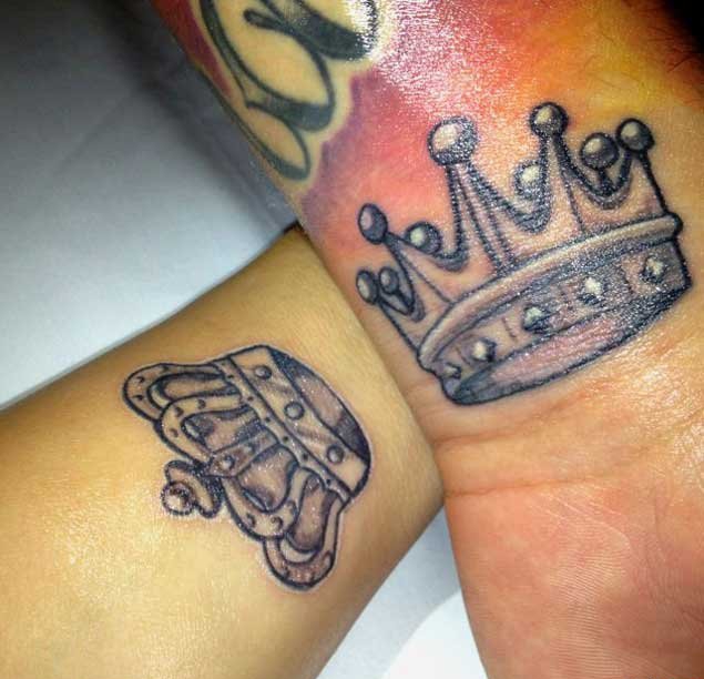 点击大图看下一张:情人同款K&Q的国王皇后的皇冠纹身图案欣赏