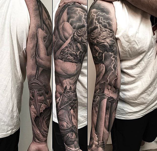 点击大图看下一张：无可挑剔的黑灰色花臂纹身图案来自格雷格