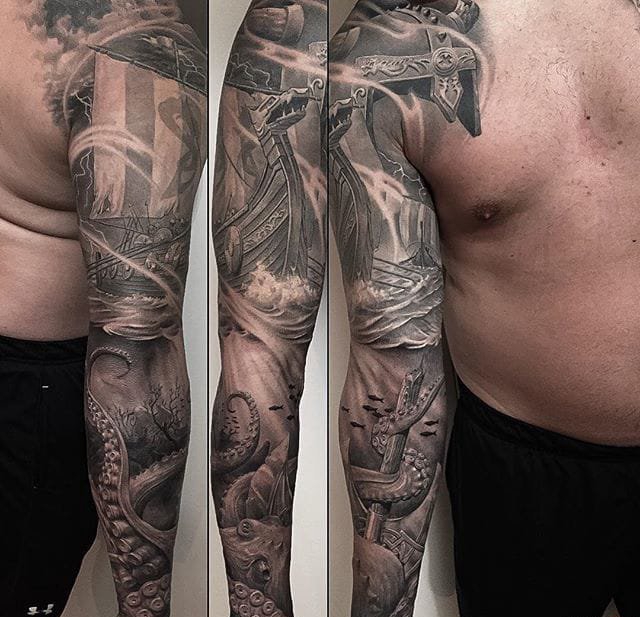 点击大图看下一张：无可挑剔的黑灰色花臂纹身图案来自格雷格