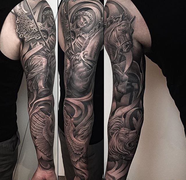 点击大图看下一张：无可挑剔的黑灰色花臂纹身图案来自格雷格