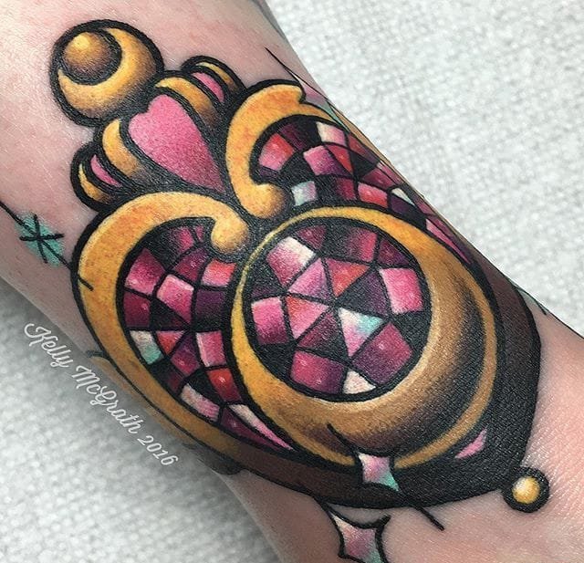 点击大图看下一张:彩色的光芒四射的宝石水晶纹身图案来自凯利