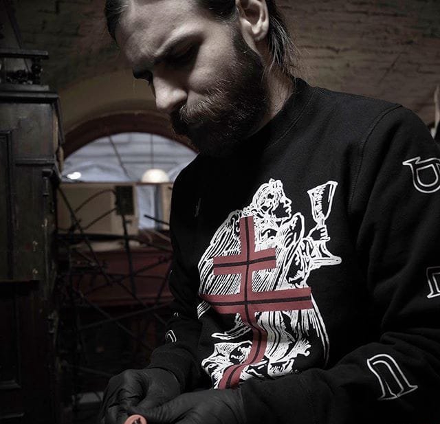 点击大图看下一张:黑色点刺纹身极具说明性的恐怖纹身图案大全