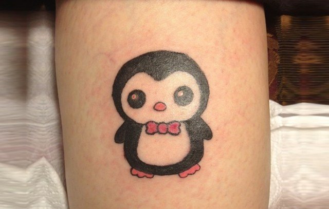 点击大图看下一张：5款很萌很可爱的小企鹅纹身图案