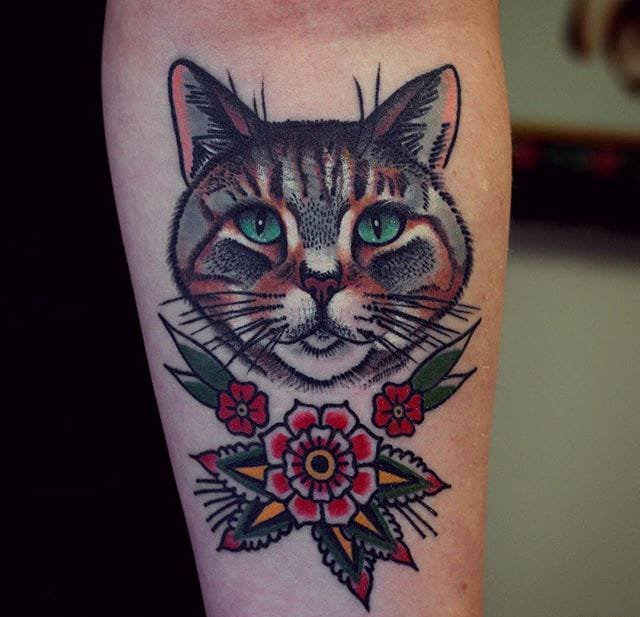 点击大图看下一张：明亮大胆的传统风格植物花和动物图案纹身